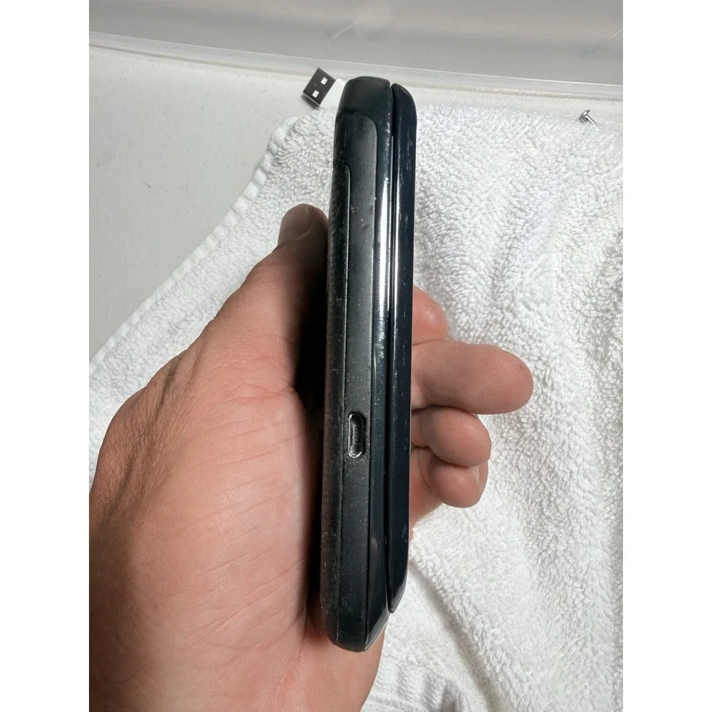 BlackBerry 9800 Torch AT&T Slider Smartphone 3G – Powers On SIM Card No SD Card